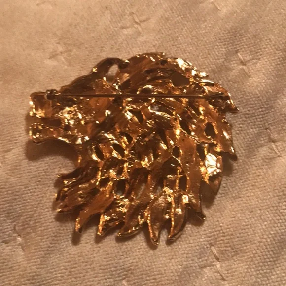 Vintage Lion’s Head brooch,  has black enamel encrusted with clear rhinestones - Picture 3 of 3